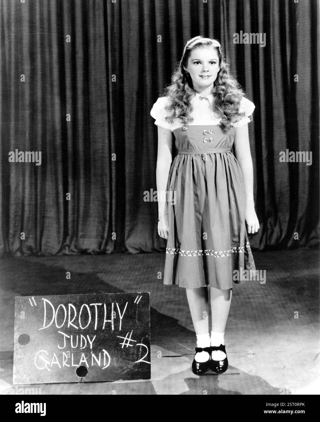 THE WIZARD OF OZ [US 1939] JUDY GARLAND as Dorothy Date: 1939 Stock ...