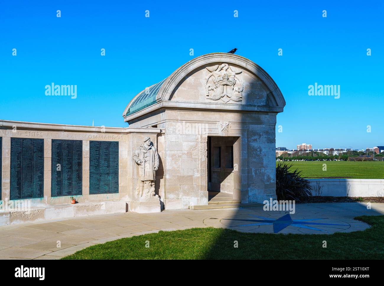 Statue of a Commando holding a machine gun at the Portsmouth Naval Memorial Extension in Southsea, Portsmouth, south coast Hampshire, UK Stock Photo