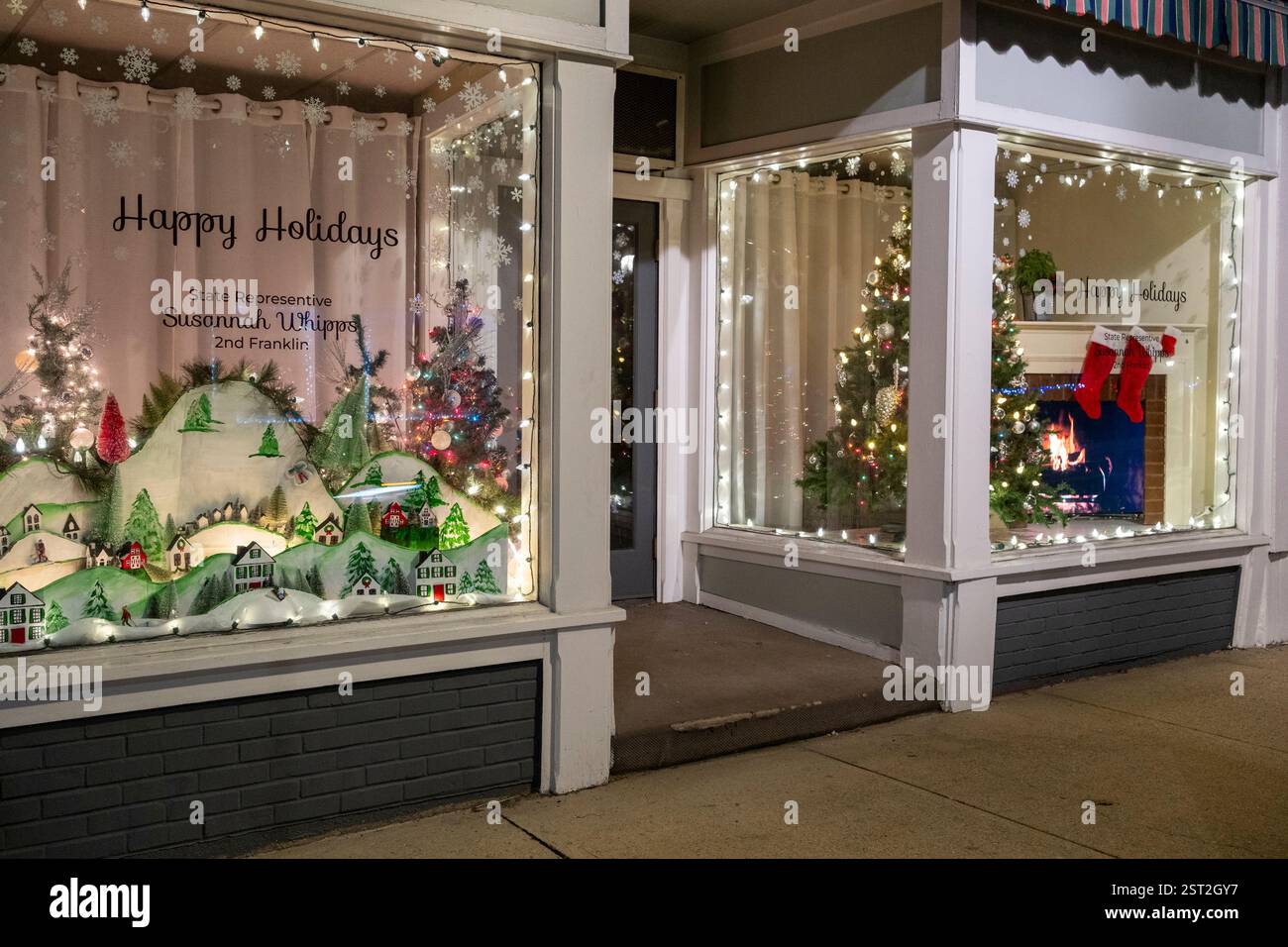 Small town main street christmas snow hi-res stock photography and ...