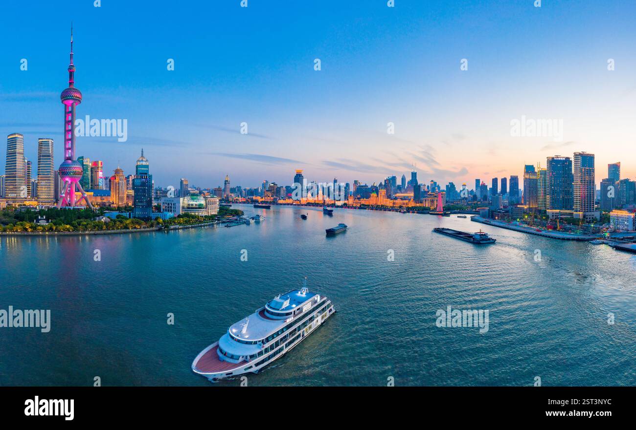 Shanghai – huangpu river night cruise: hi-res stock photography and ...