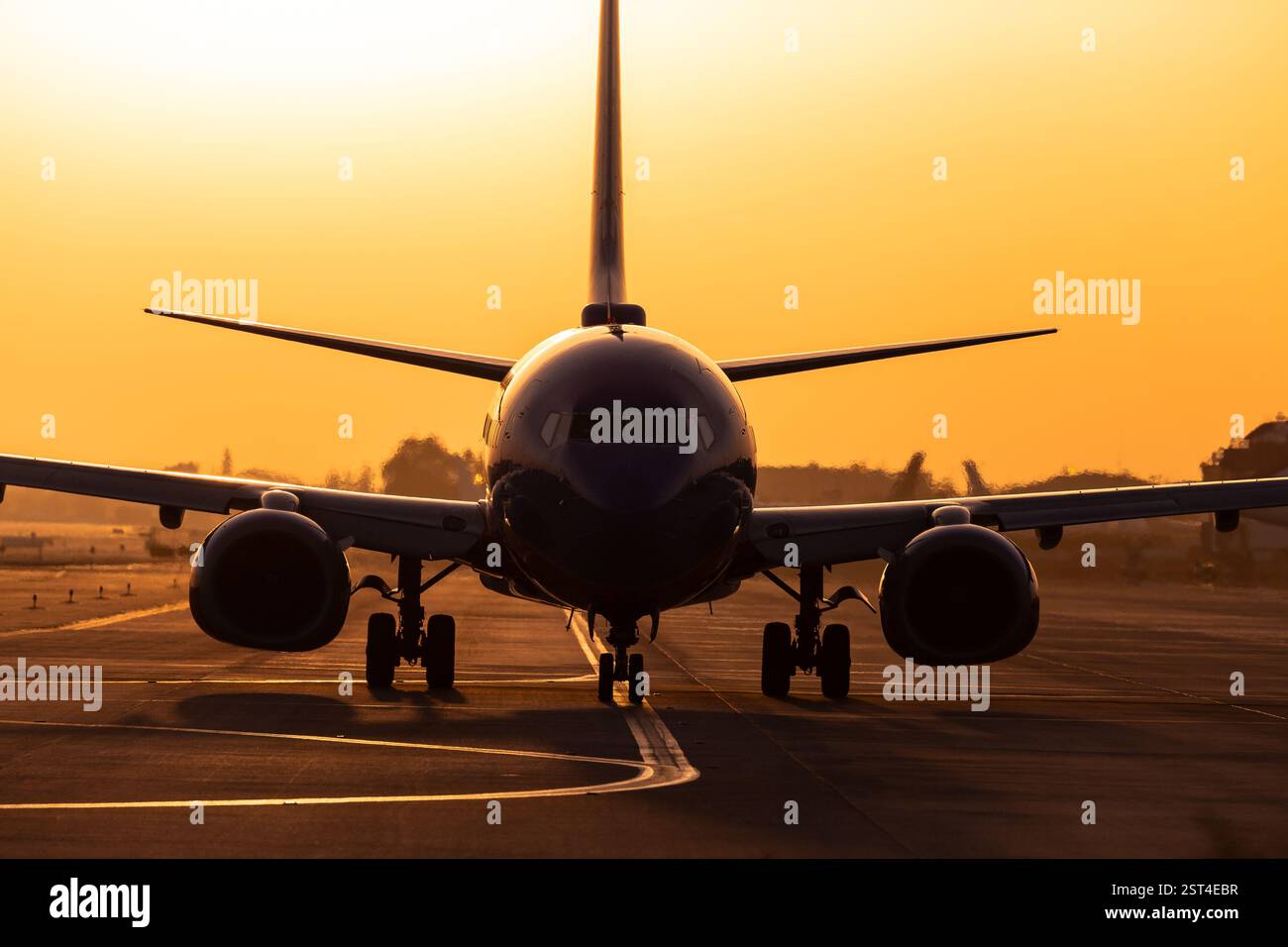 Arriving airliner gate hi-res stock photography and images - Alamy