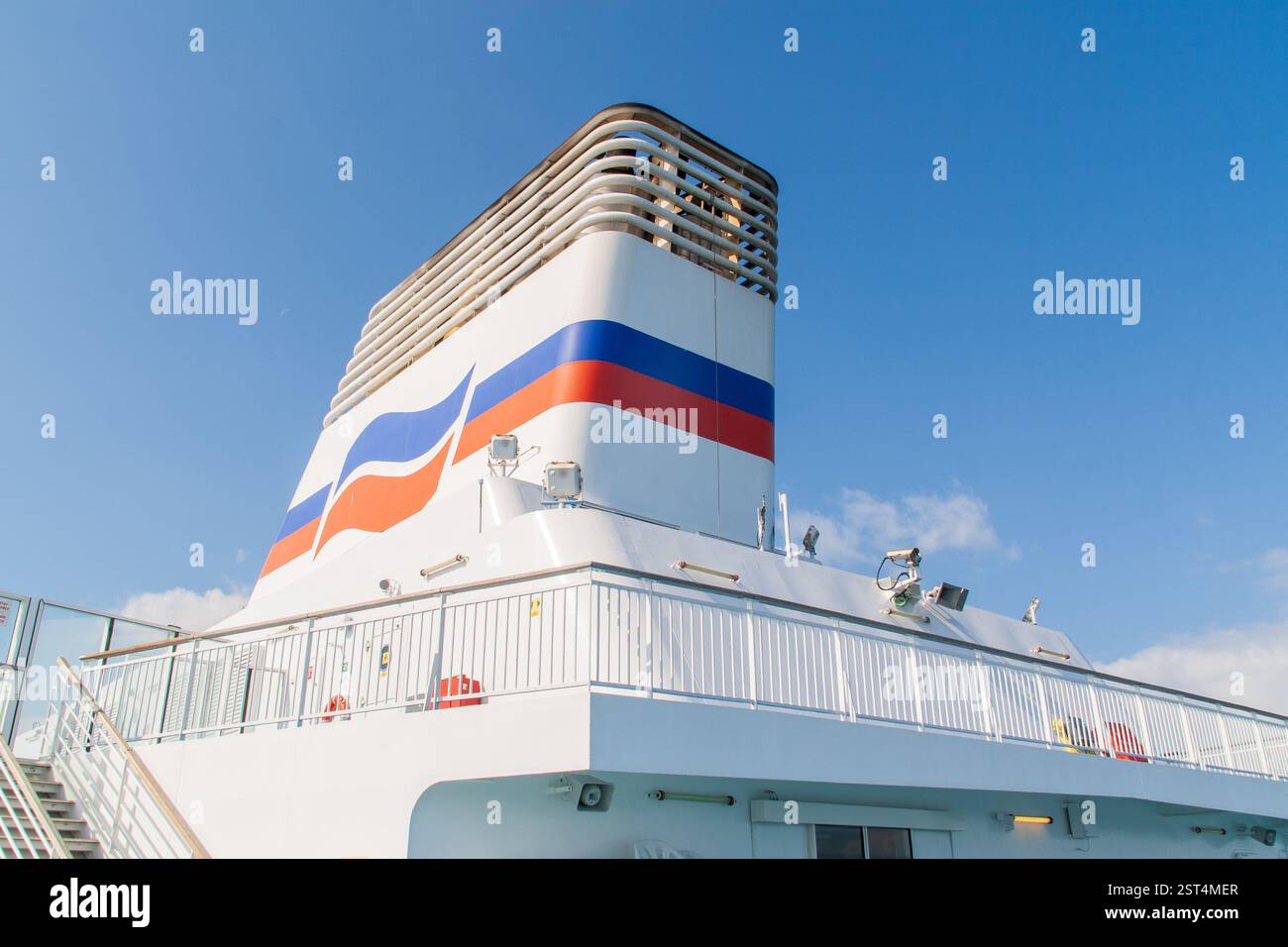 Blue funnel ship hi-res stock photography and images - Alamy