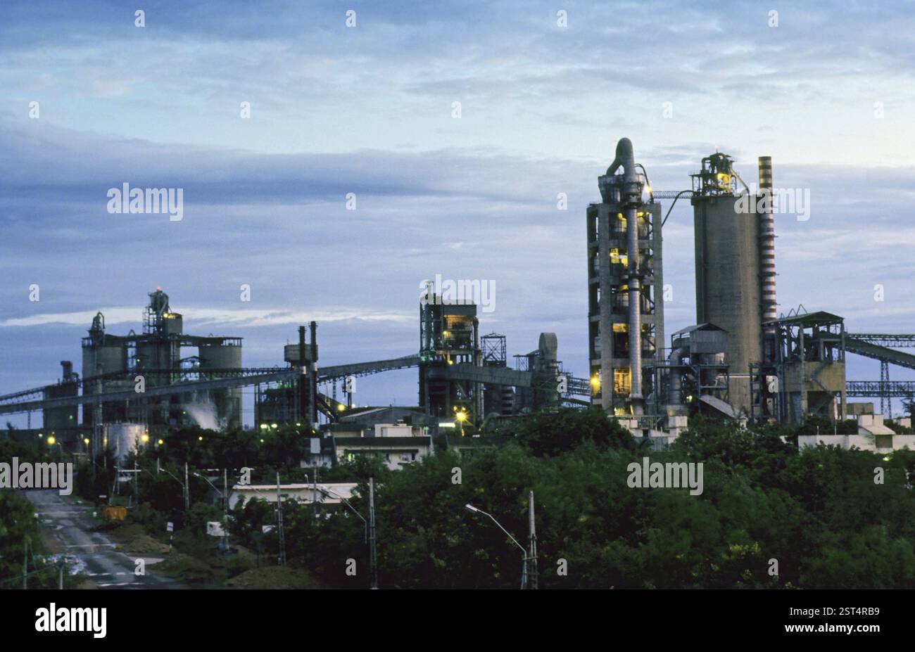 Buildings of cement factory hi-res stock photography and images - Alamy