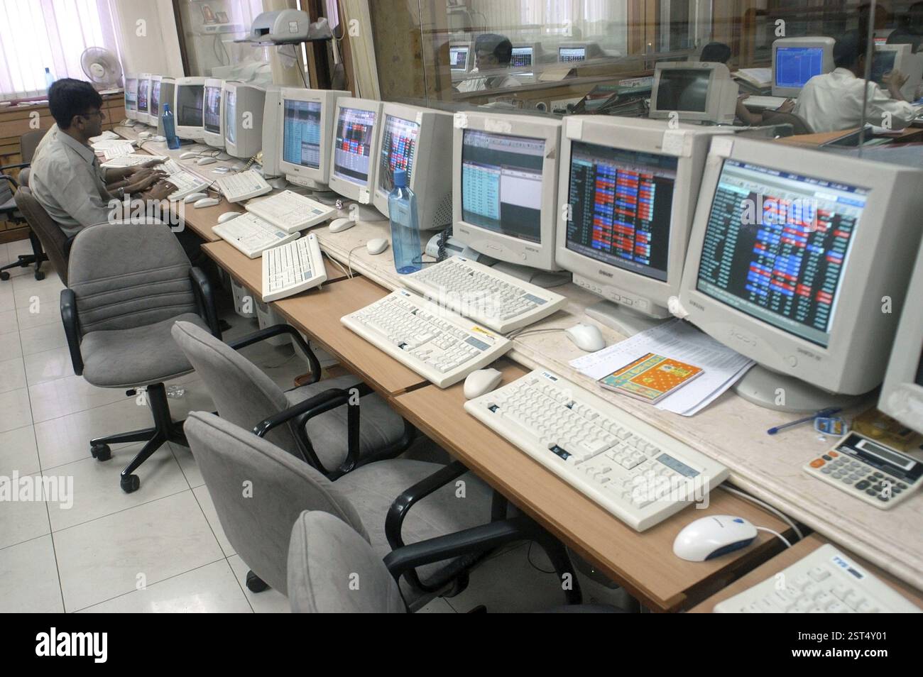 Persons at a office of a stock brokers working online share trading on the Bombay Stock Exchange (BSE) in Bombay now Mumbai in Maharashtra, Ind Stock Photo