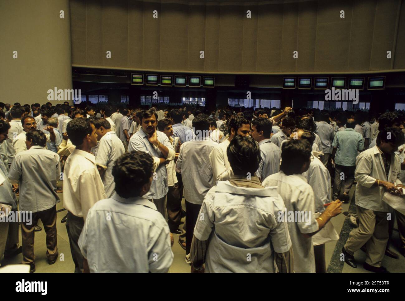 Stockbroker inside stock exchange ring, Bombay Mumbai, Maharashtra, India, Asia Stock Photo