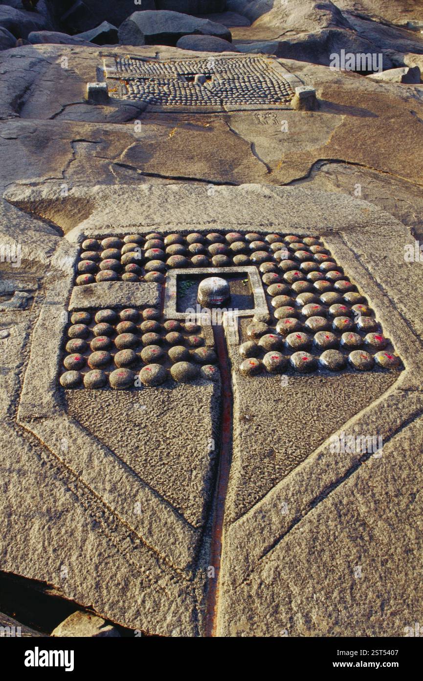 Koti Linga near Chakra Tirth, Shiva Hampi, Hospet, Karnataka, India ...