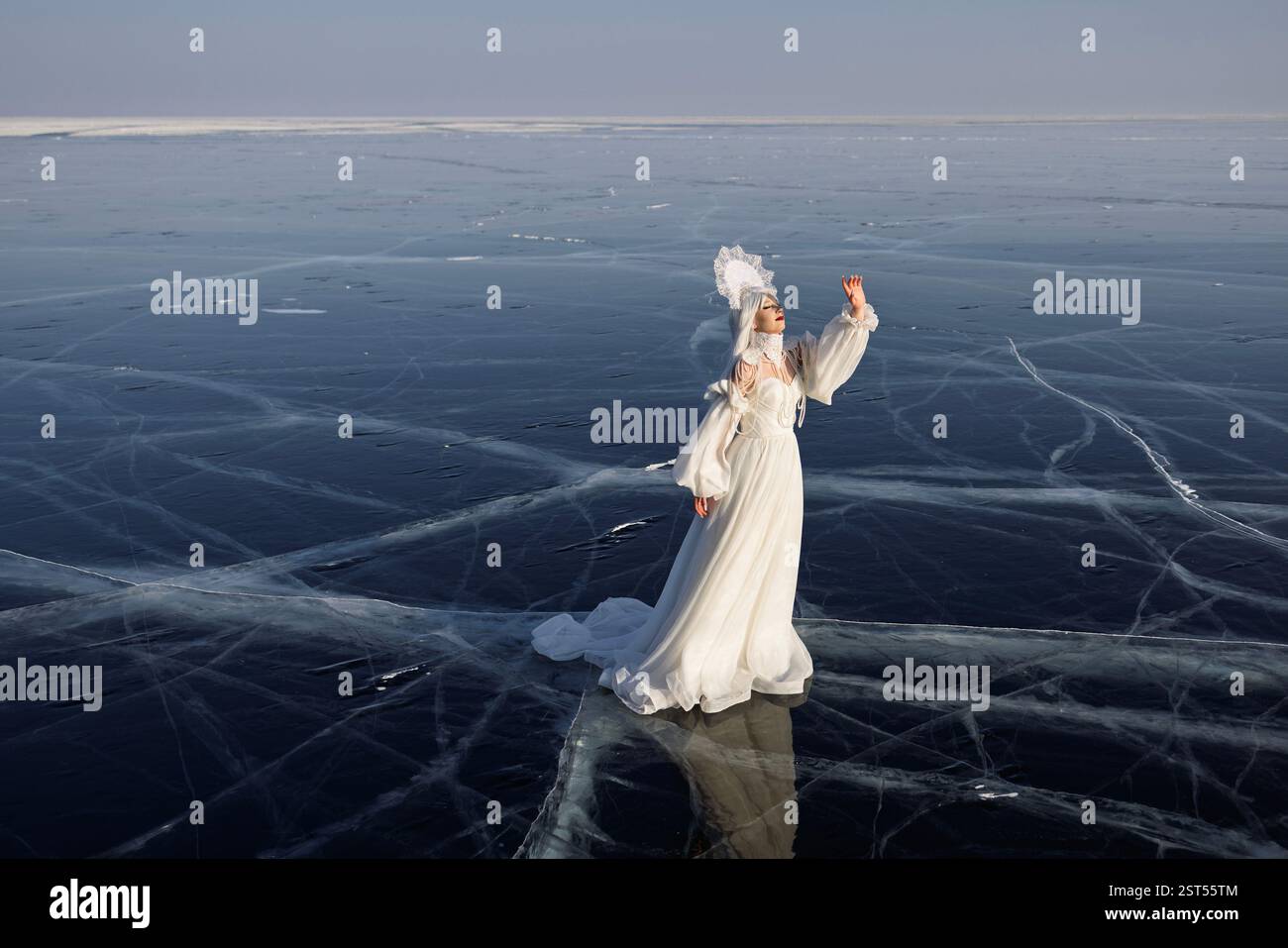 Ice queen fashion hi-res stock photography and images - Alamy
