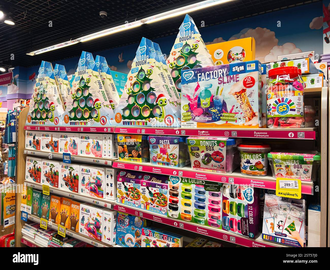 Clay packs hi-res stock photography and images - Alamy