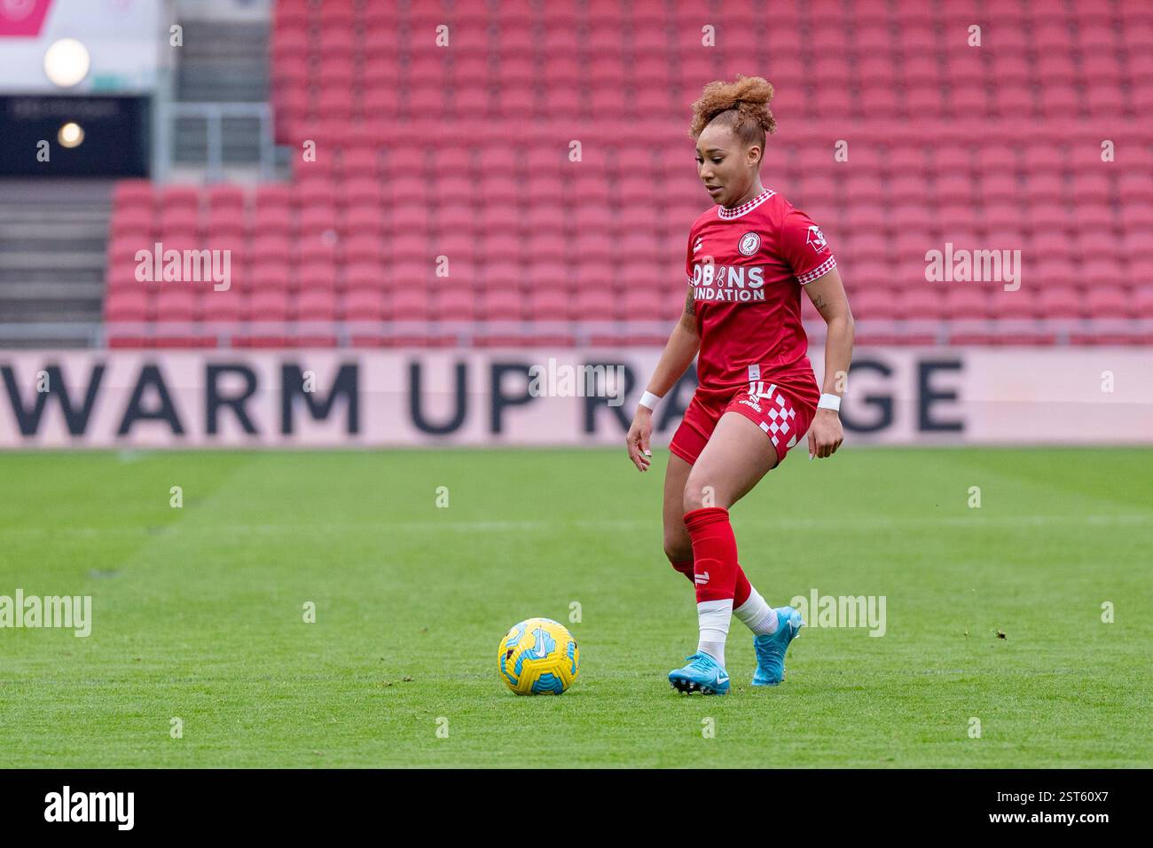 Bristol, UK. 16th Feb, 2025. Bristol, England, January 26th 2025 Lexi Lloyd-Smith (Bristol City 10) on the ball during the Barclays Women's Championship game between Bristol City and Southampton at Ashton Gate Stadium in Bristol, England. No commercial usage. (Rachel Le Poidevin/SPP) Credit: SPP Sport Press Photo. /Alamy Live News Stock Photo