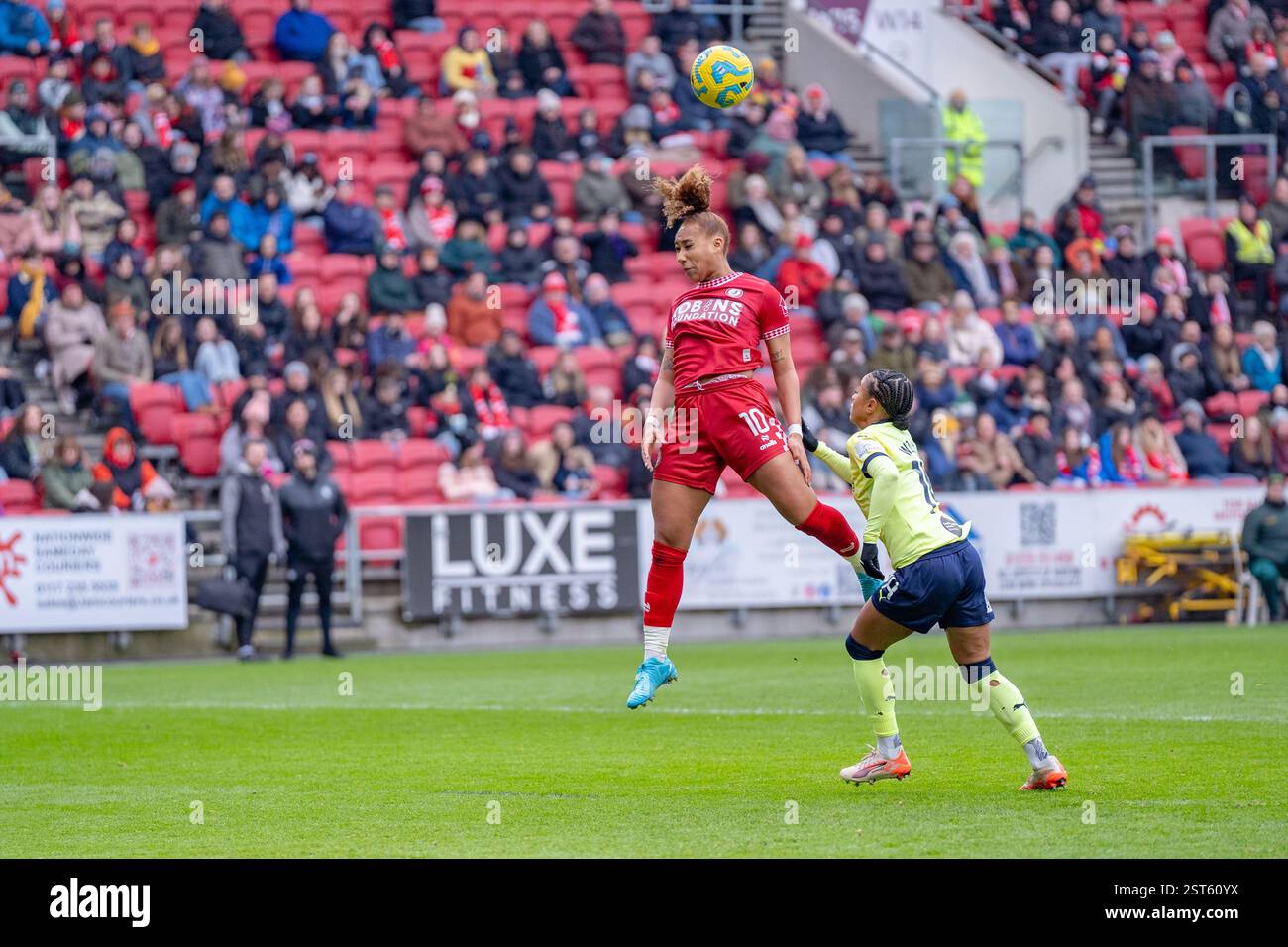 Bristol, UK. 16th Feb, 2025. Bristol, England, January 26th 2025 Lexi Lloyd-Smith (Bristol City 10) heads the ball during the Barclays Women's Championship game between Bristol City and Southampton at Ashton Gate Stadium in Bristol, England. No commercial usage. (Rachel Le Poidevin/SPP) Credit: SPP Sport Press Photo. /Alamy Live News Stock Photo