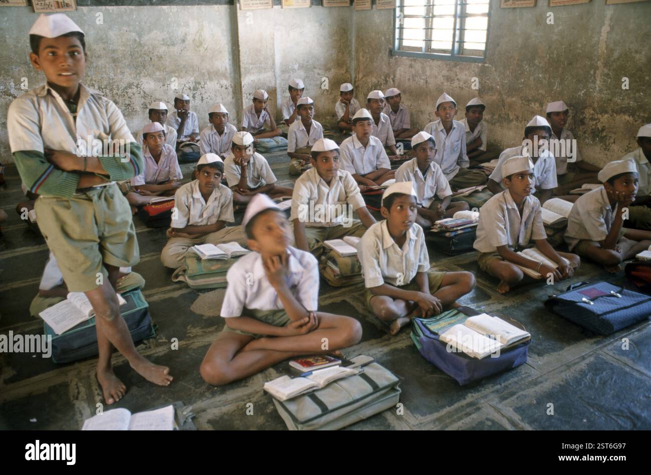 Indian school class photo india hi-res stock photography and images - Alamy
