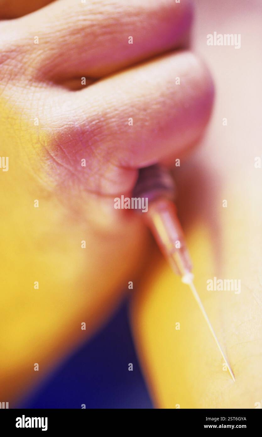 Pills and injections hi-res stock photography and images - Alamy