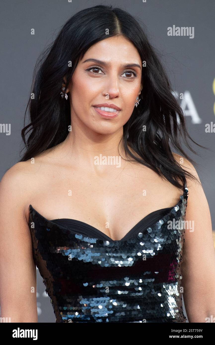 ritu arya gold dress Ritu arya hi-res stock photography and images