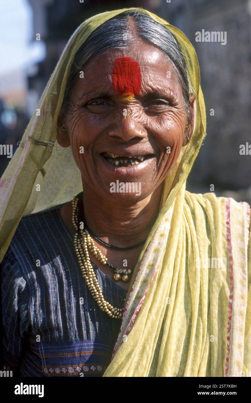 Woman in grand attire hi-res stock photography and images - Alamy