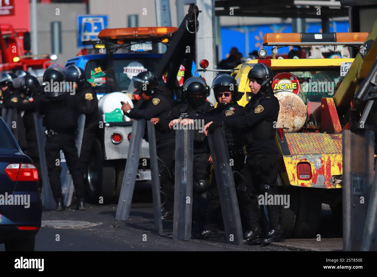 Mexico City, Mexico. 17th Feb, 2025. Riot police guard the crane ...