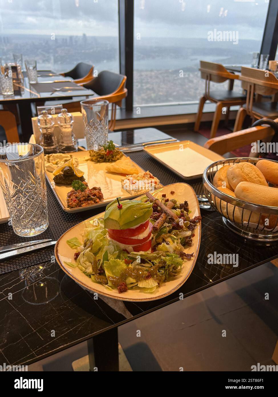 Elegant dining experience beautifully hi res stock photography and Elegant dining experience beautifully hi res stock photography and
