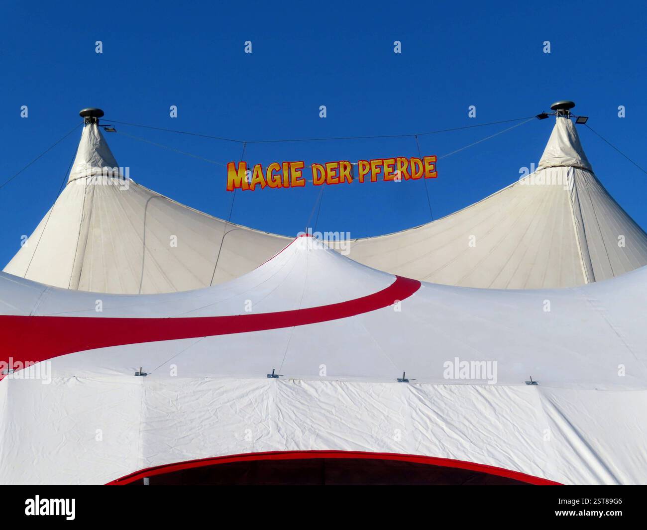 groe Zelt Arena Manege fuer ein tolles Pferde Programm.... zweifellos -  die Magie der Pferde ist einzigartig *** large tent arena arena for a great  horse program undoubtedly the magic of horses