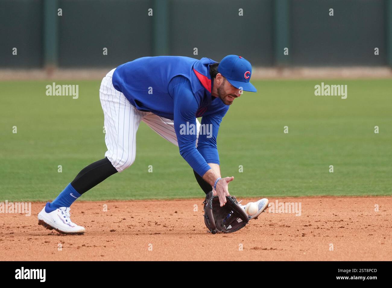 Chicago Cubs shortstop Dansby Swanson fields a grounder at the Cubs