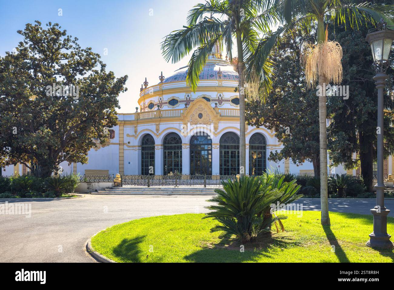 Rotunda building hi-res stock photography and images - Alamy