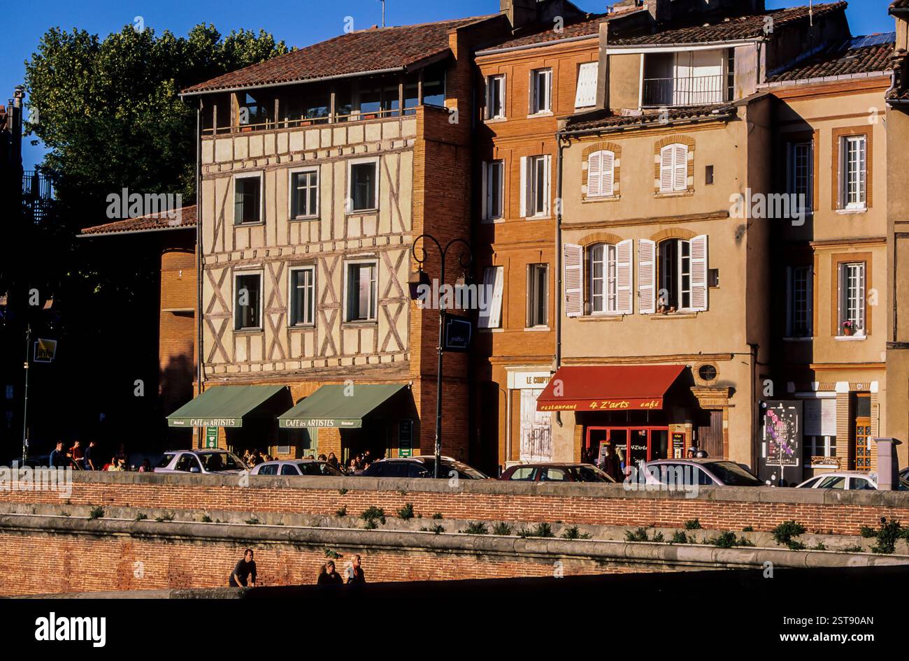 HAUTE GARONNE (31) TOULOUSE, LE CAFE DES ARTISTES SUR LE QUAI DE LA DAURADE (BORDS DE LA GARONNE) Stock Photo
