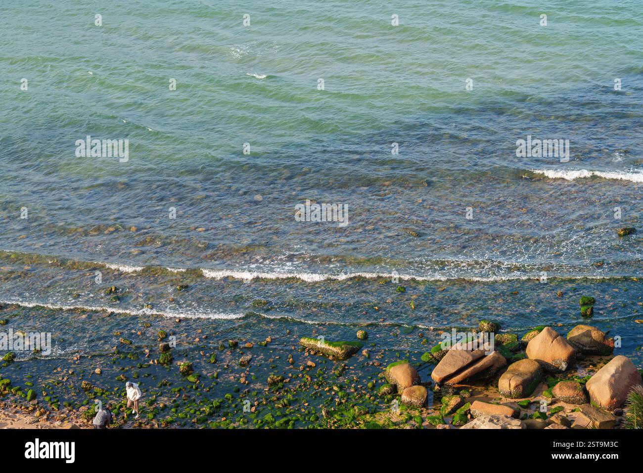 Pure water and sands, rocks, clean sky Stock Photo - Alamy