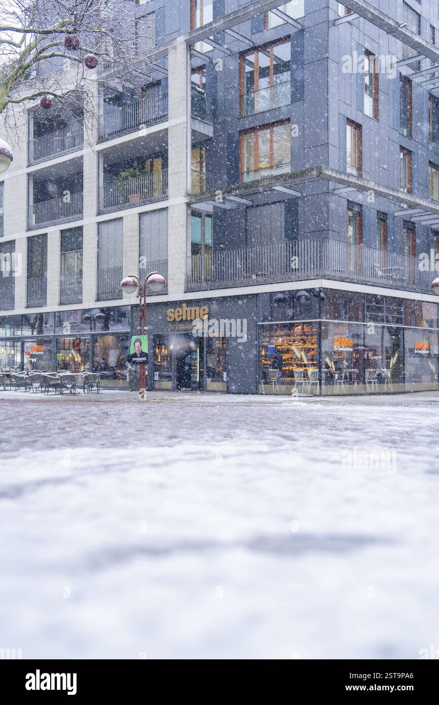 Modern building covered snow hi-res stock photography and images - Alamy