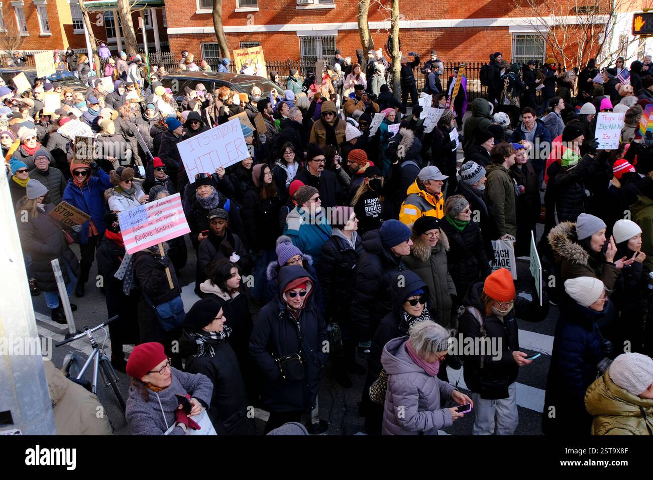 New York, NY, USA. 17th Feb, 2025. Thousands of New Yorkers protest