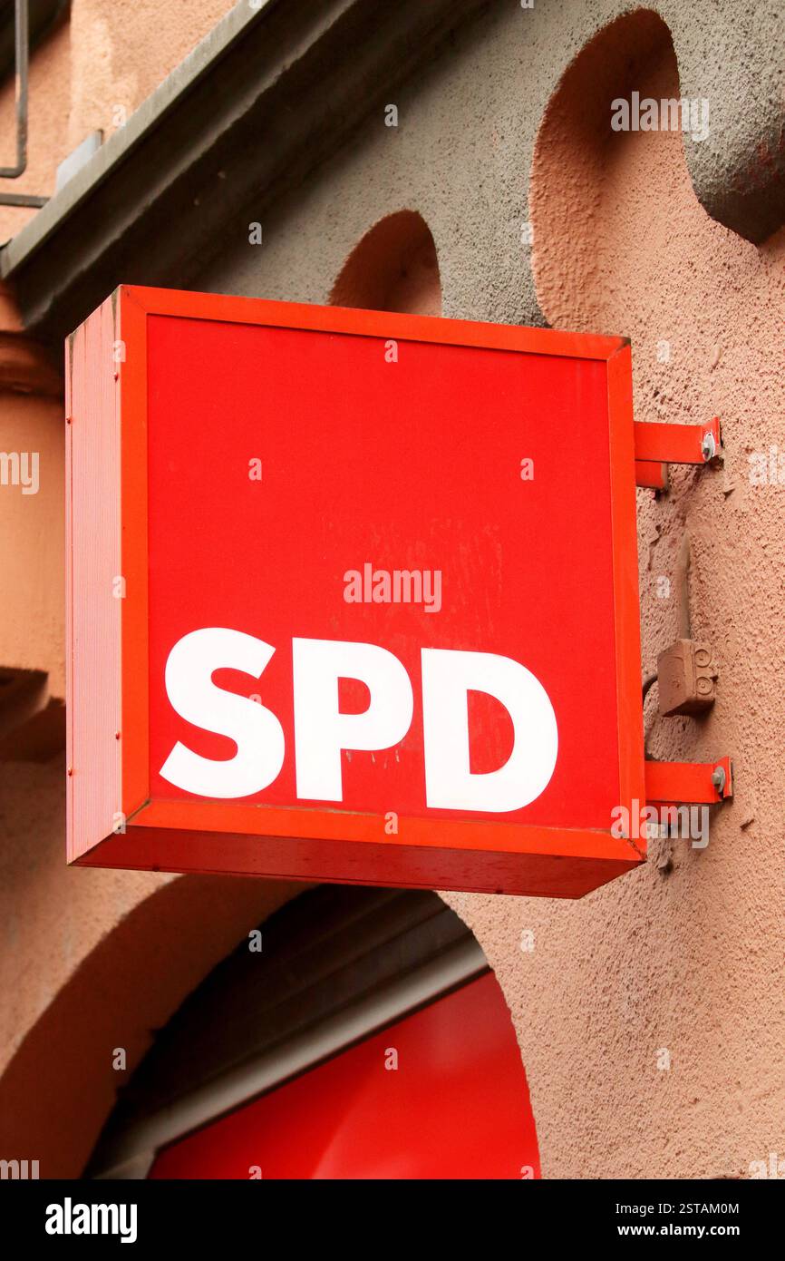 Parteischild an einer Hauswand: SPD - Deutschland, GER, DEU, Germany ...