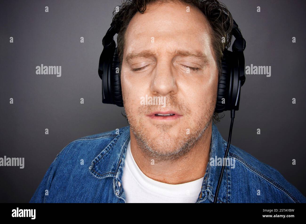 Music man headphones hi-res stock photography and images - Alamy