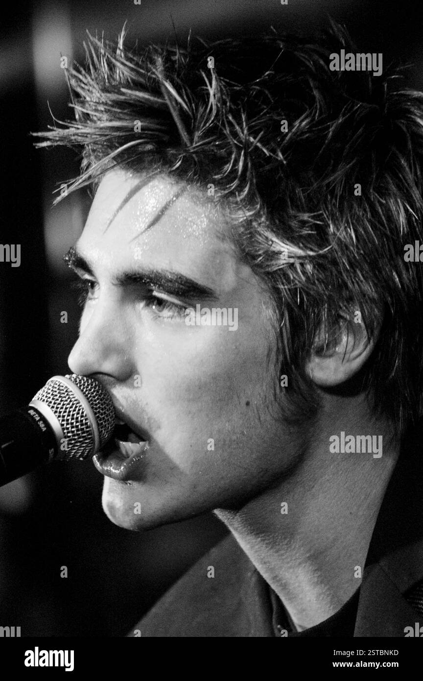 Pop tunes Black and White Stock Photos & Images - Alamy