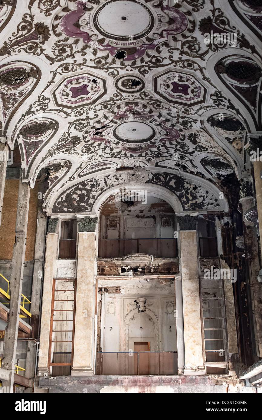 Medieval theater interior hi-res stock photography and images - Alamy