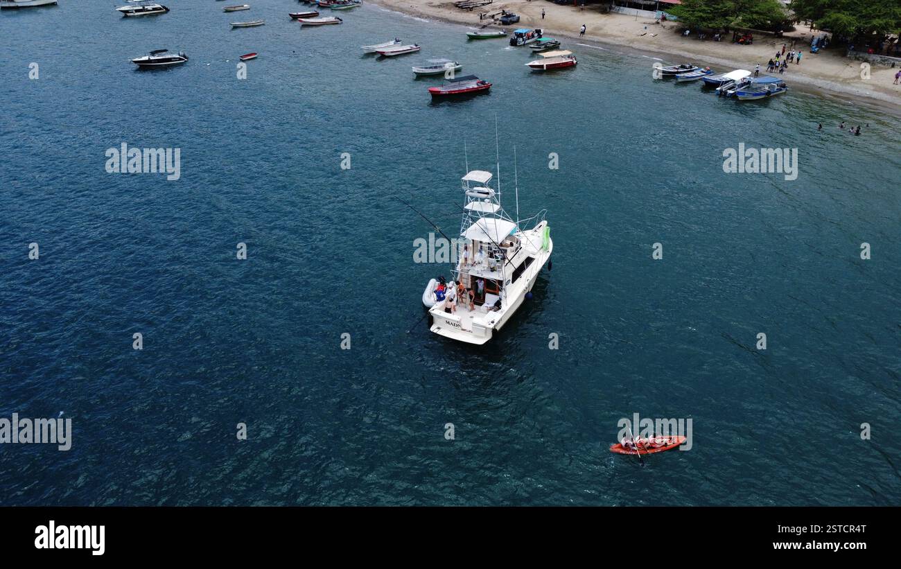 Stcr Personas nadando hi-res stock photography and images - Alamy