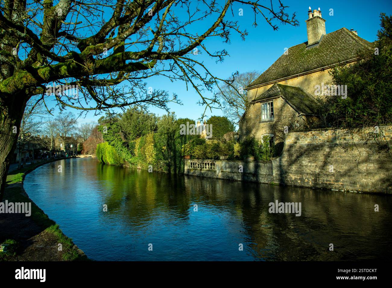 bourton-on-the-water-cotswolds-stock-photo-alamy