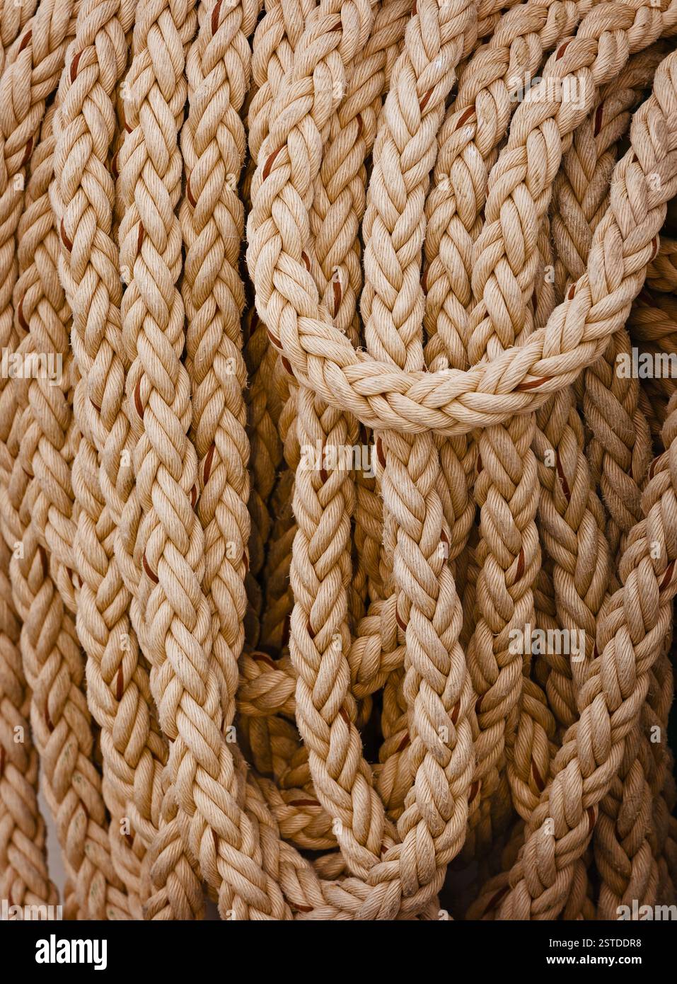 Heavy nautical linen rope Stock Photo - Alamy