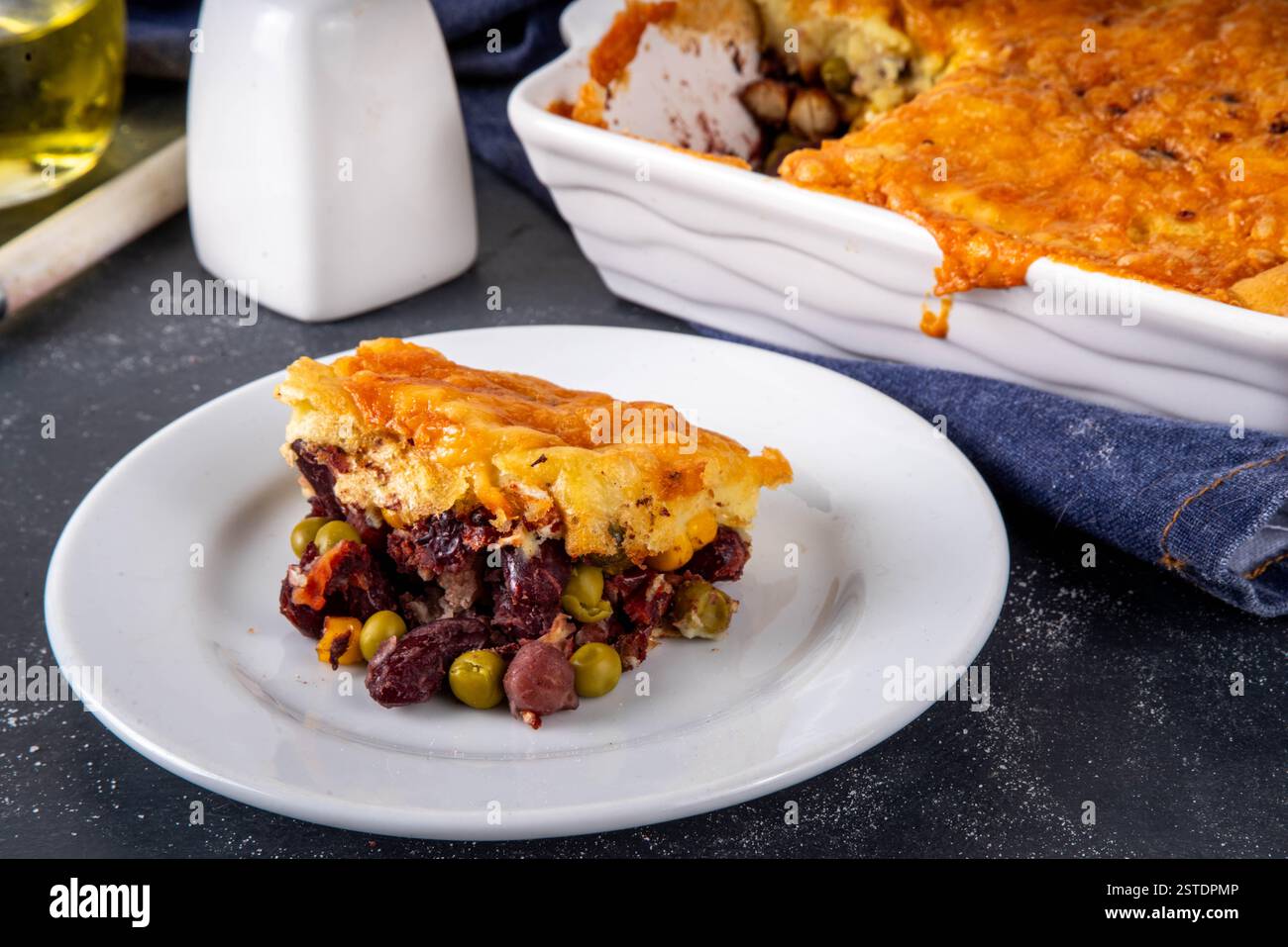Vegan Sheppard Pie Recipe. Traditional English pie with mashed potatoes ...