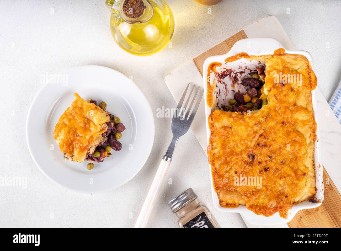 Vegan Sheppard Pie Recipe. Traditional English pie with mashed potatoes ...