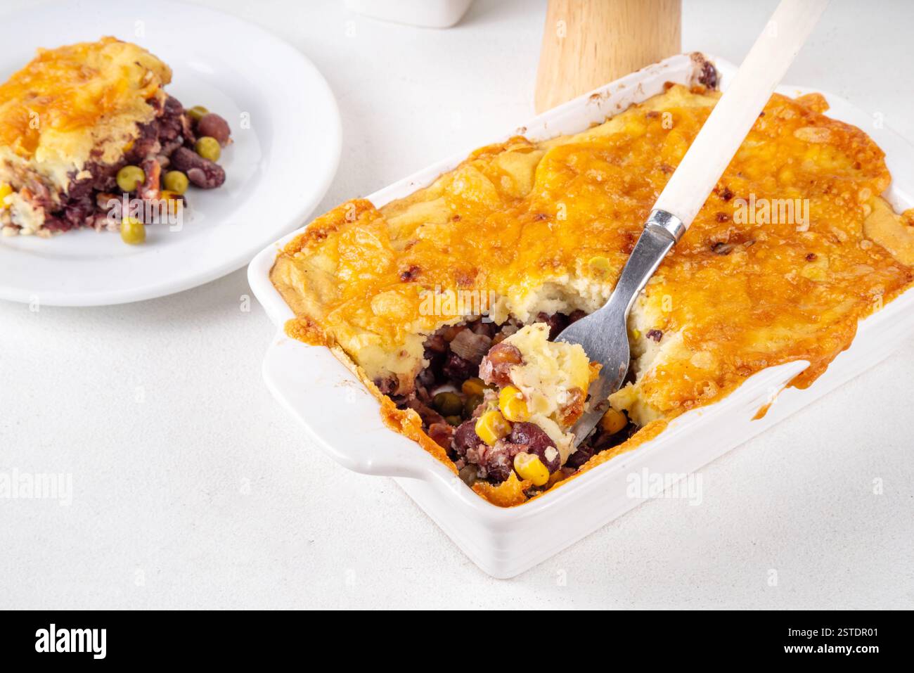Vegan Sheppard Pie Recipe. Traditional English pie with mashed potatoes ...
