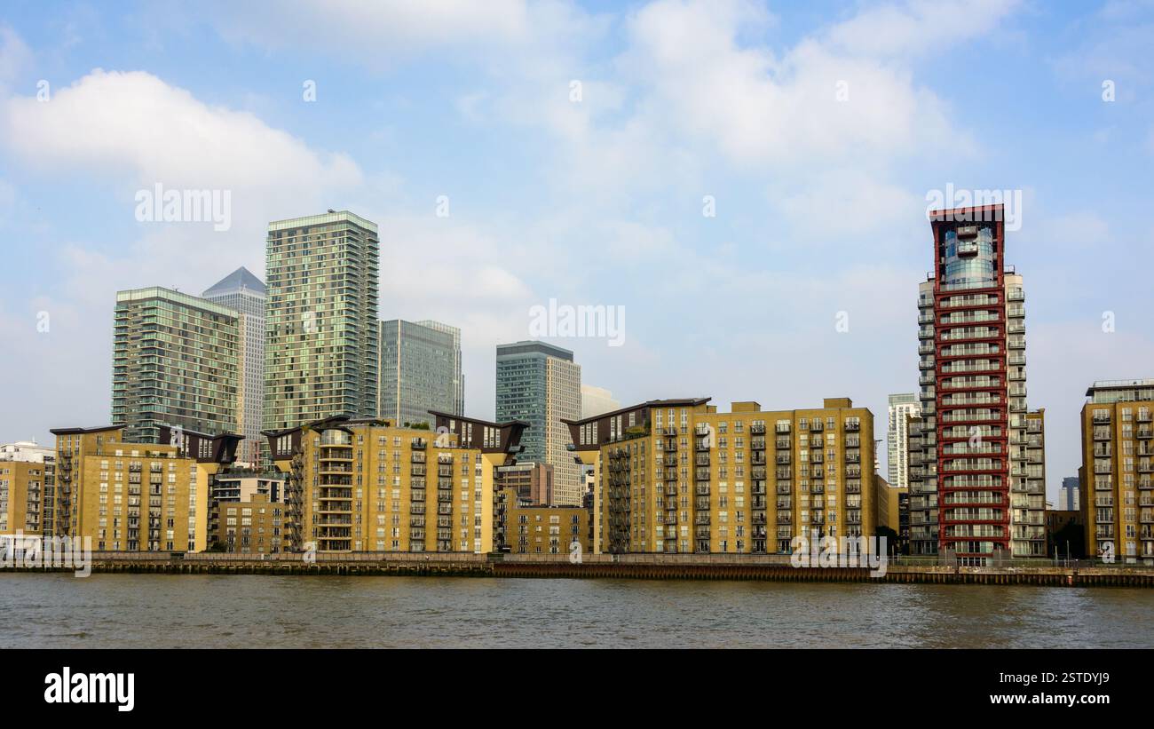 View canary wharf construction hi-res stock photography and images - Alamy