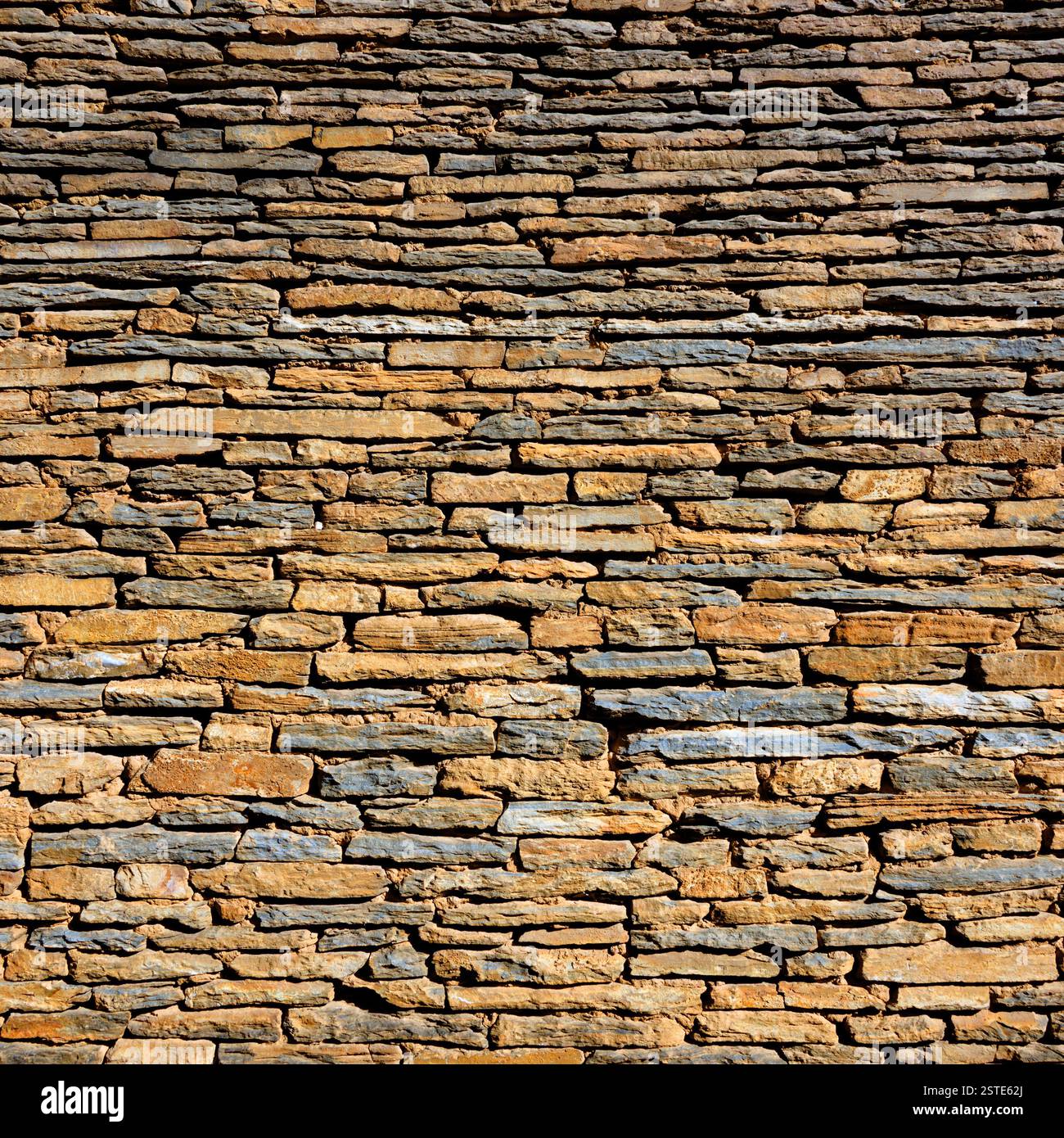 Rough hewn stone wall hi-res stock photography and images - Alamy