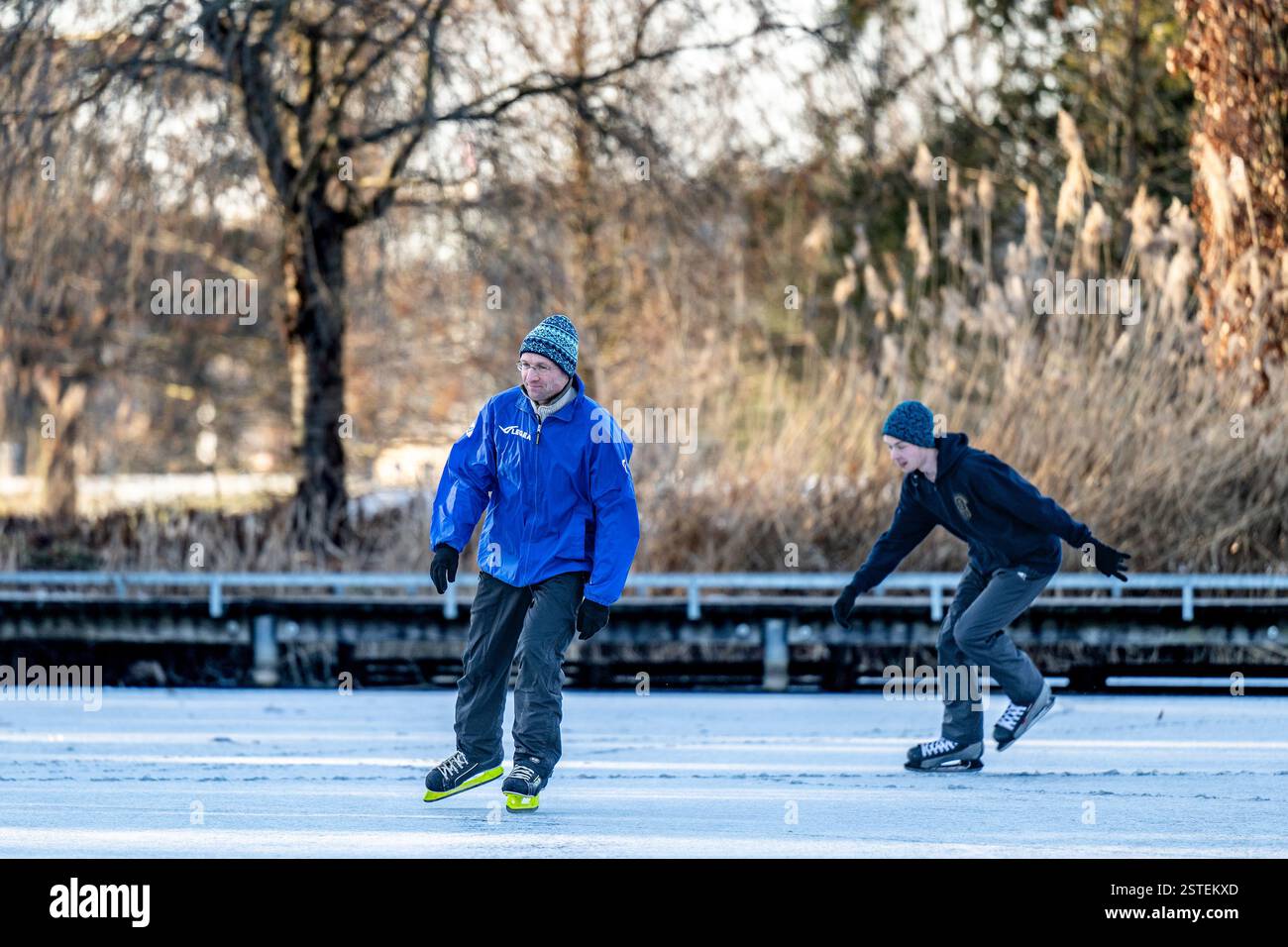 Hradec Kralove, Czech Republic. 18th Feb, 2025. Skating on the pond in