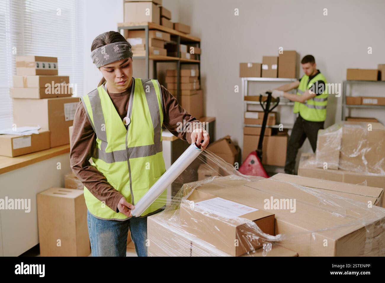 Warehouse worker packing equipment hi-res stock photography and images ...