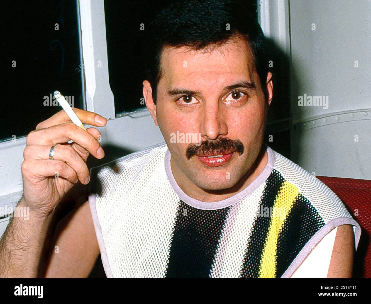 mercury cigarette Smoking mary hi-res stock photography and images