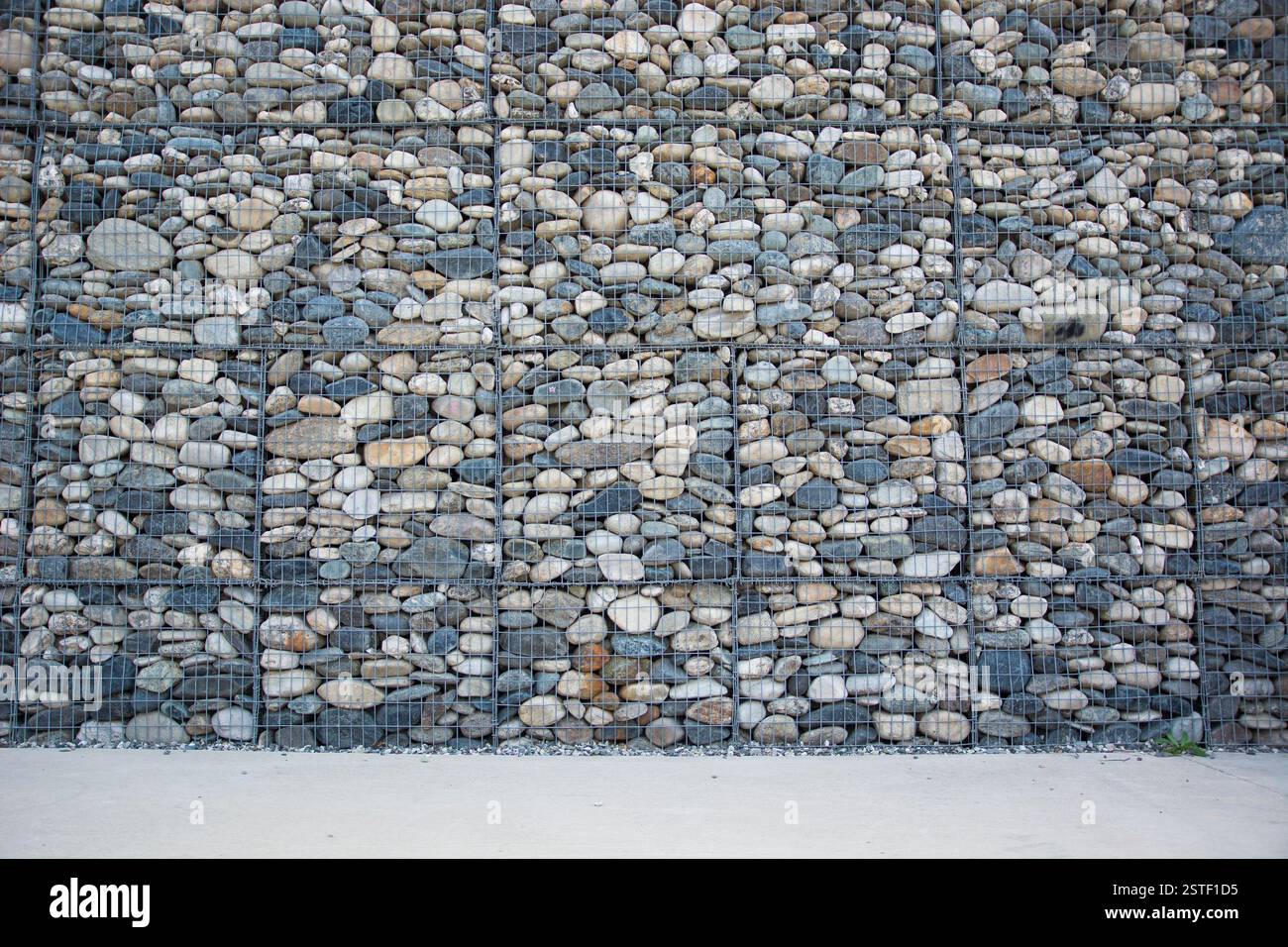 Old concrete wall and pavement hi-res stock photography and images - Alamy