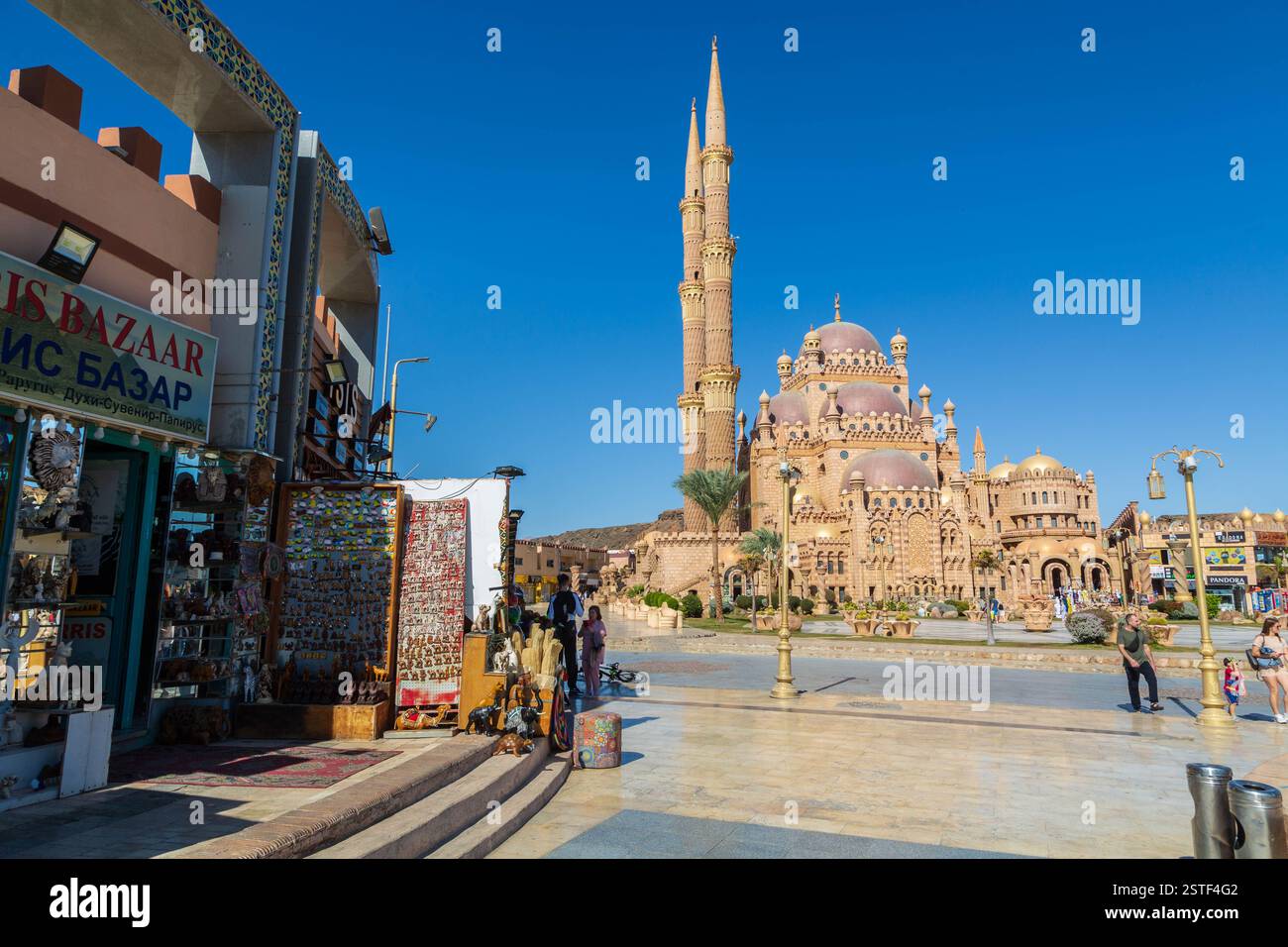 Al Mustafa Mosque and a street in the Old Town of Sharm El Sheikh, Sinai peninsula, Egypt Stock Photo