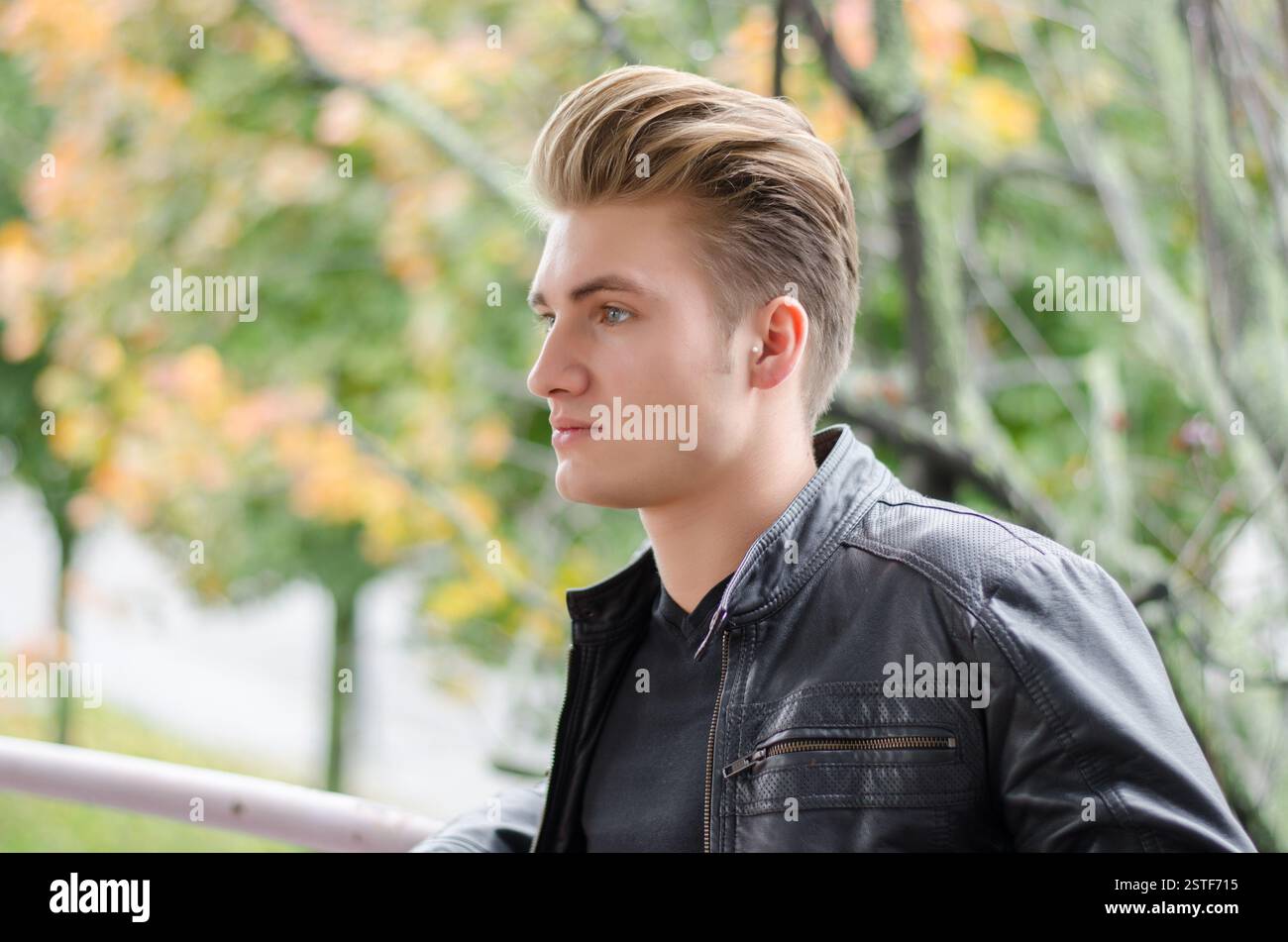 Blond hair blue green eyes man hi-res stock photography and images - Alamy