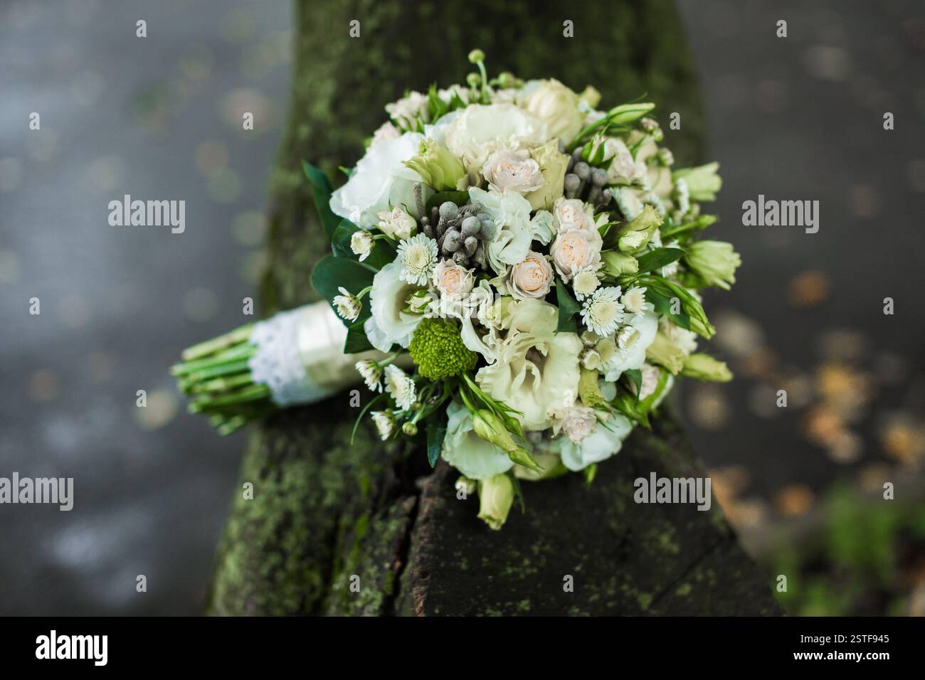 Beautiful bridal bouquet close hi-res stock photography and images - Alamy