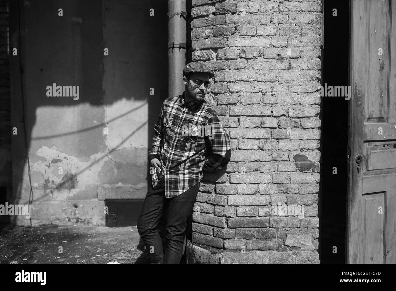 Old man posing in Black and White Stock Photos & Images - Alamy