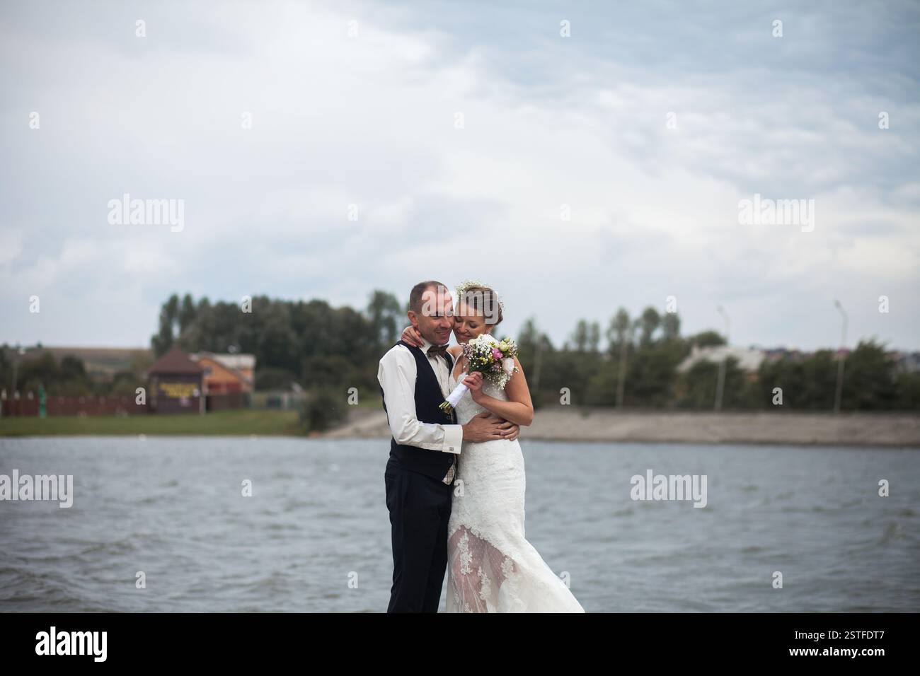 Couple pier hi-res stock photography and images - Alamy