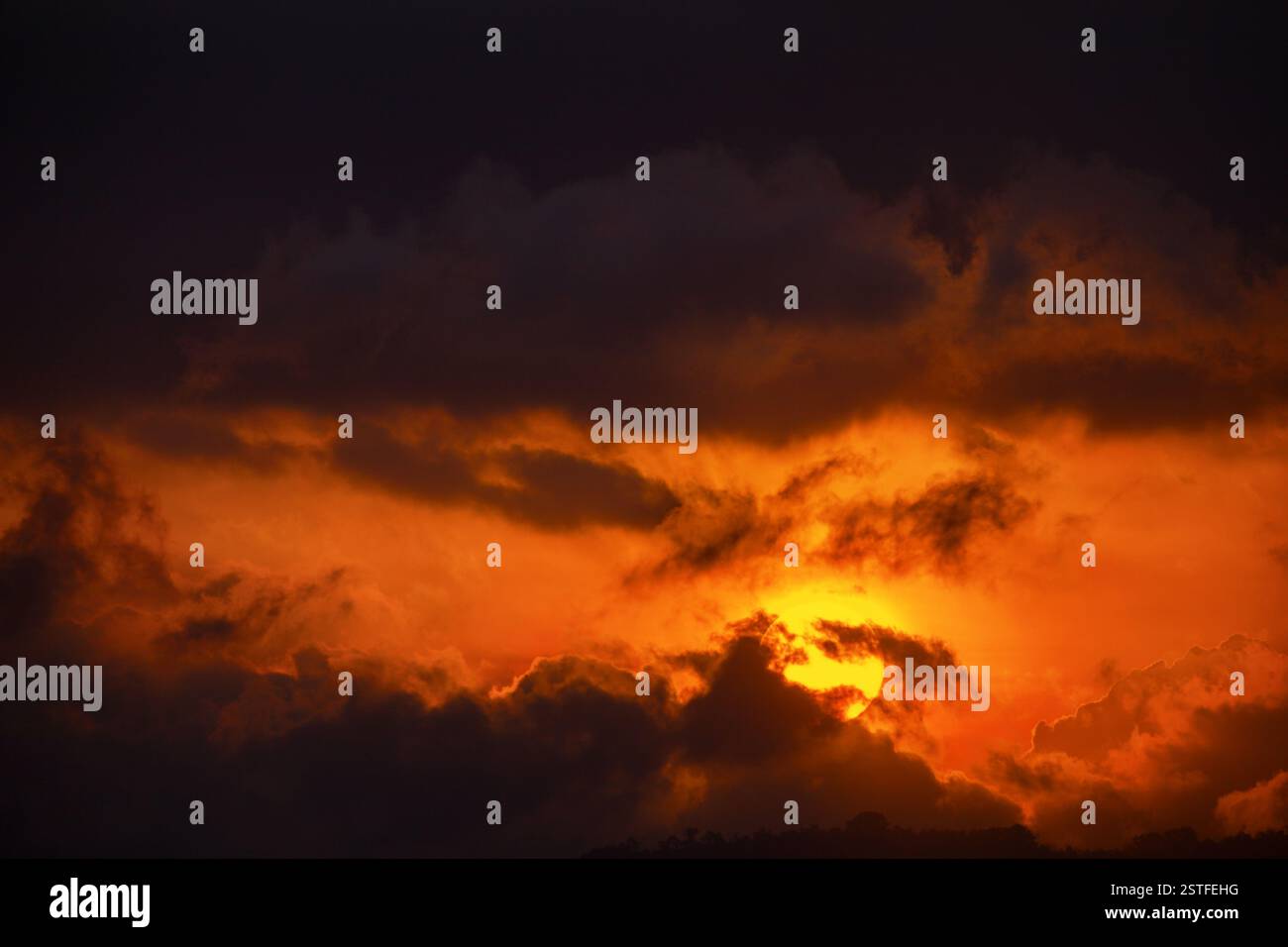 Suns last orange rays hi-res stock photography and images - Alamy