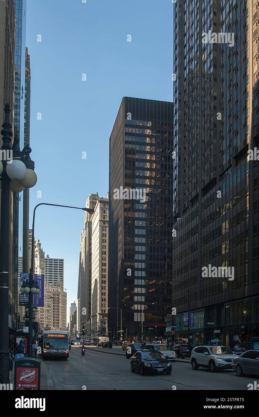 Chicago Loop, Illinois, USA; city center, downtown; Michigan Ave; view ...